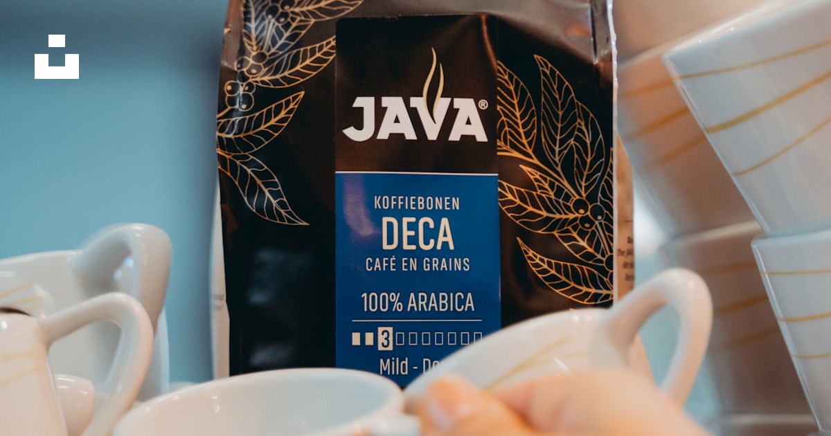 Foto Taza de cerámica blanca sobre platillo de cerámica blanca – Imagen ...