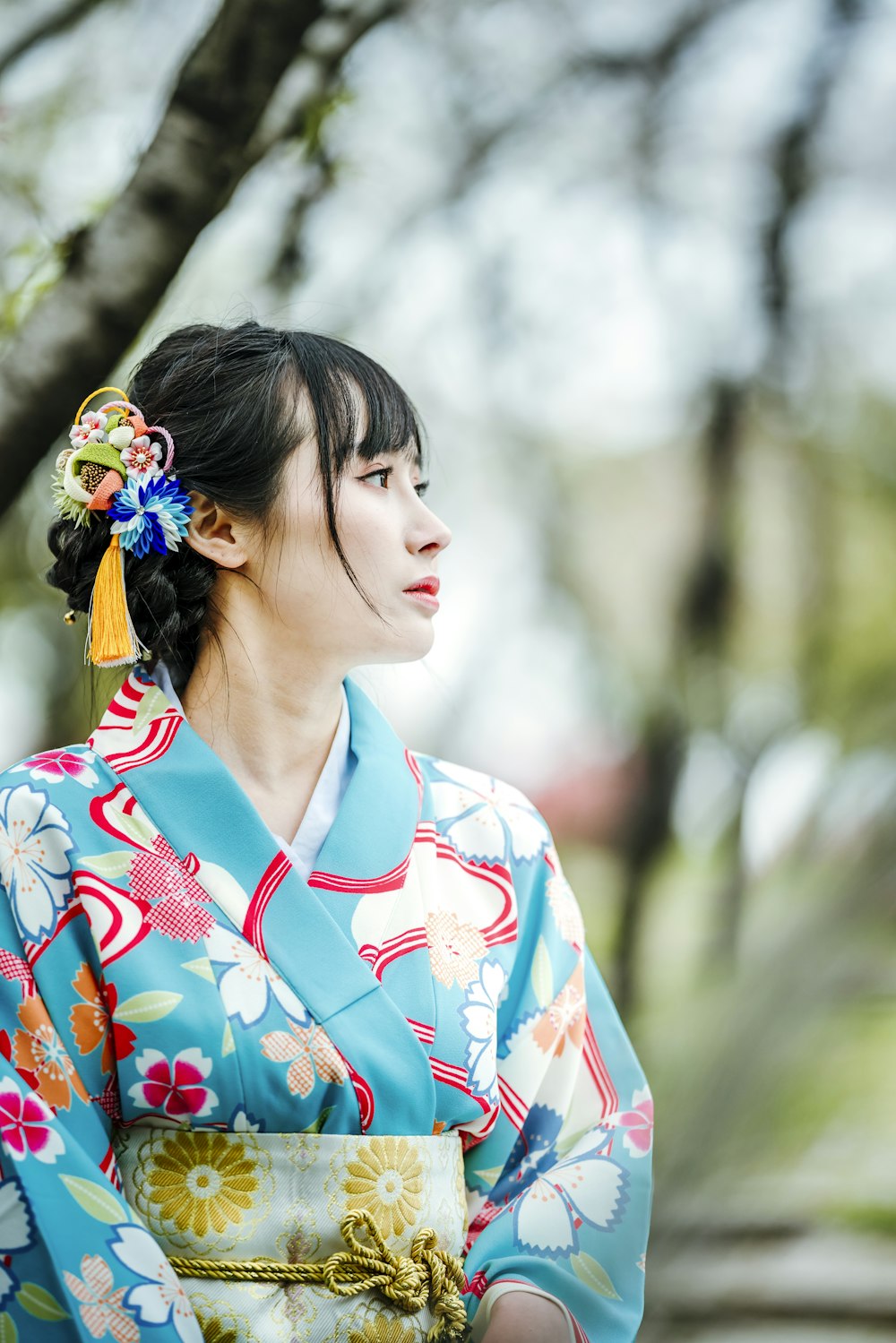 woman in white red and blue floral kimono