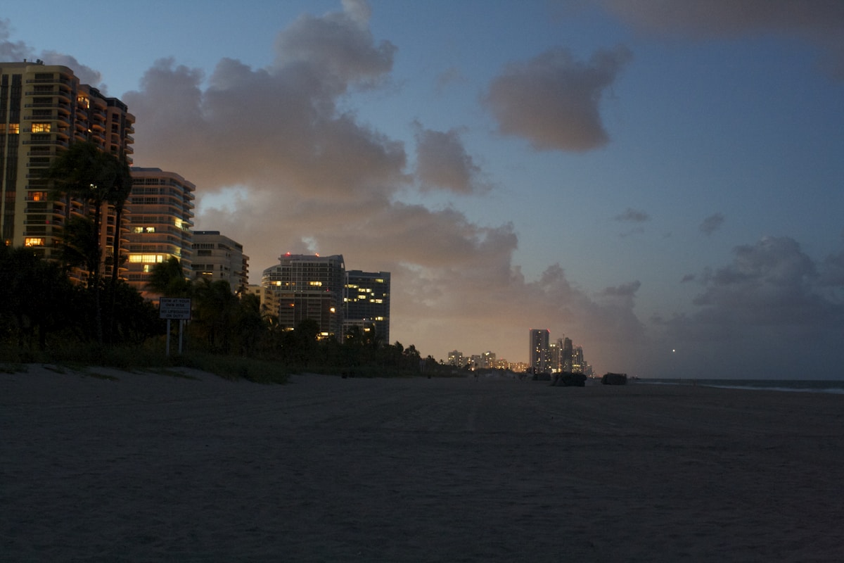Best Time to Go Out in Miami — PartiesNearMe guide