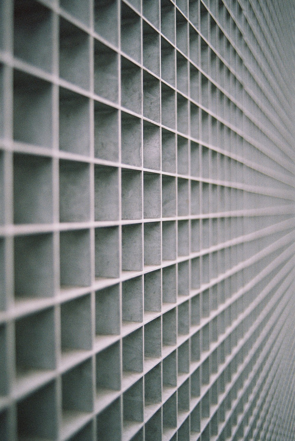 marco de metal gris en fotografía de primer plano