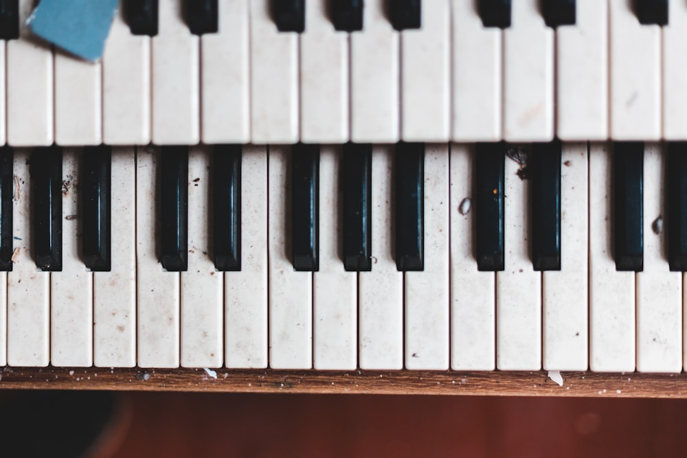 black and white piano keys