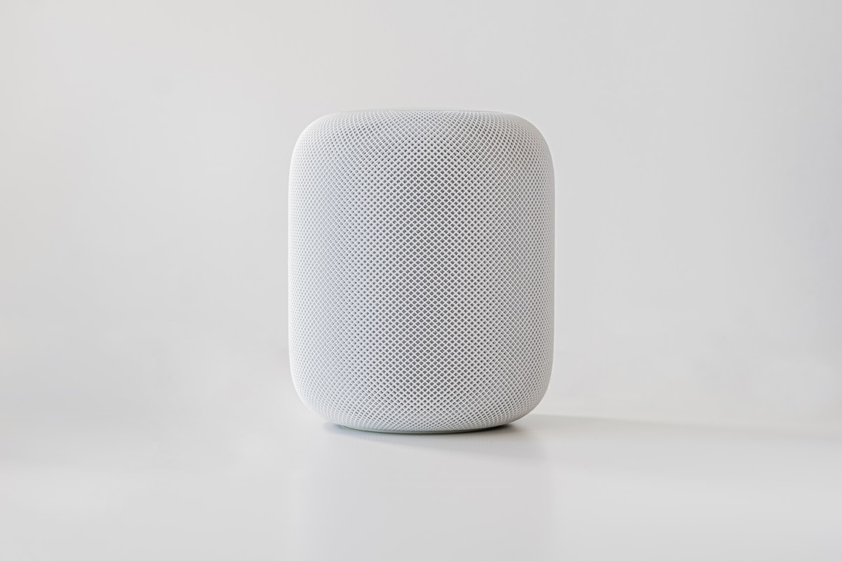 White and black round speaker