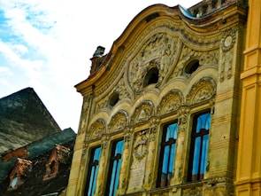 Revit plugin displaying a detailed building facade with plugin controls.