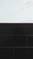 Detail of marble edge finishing on a kitchen countertop.