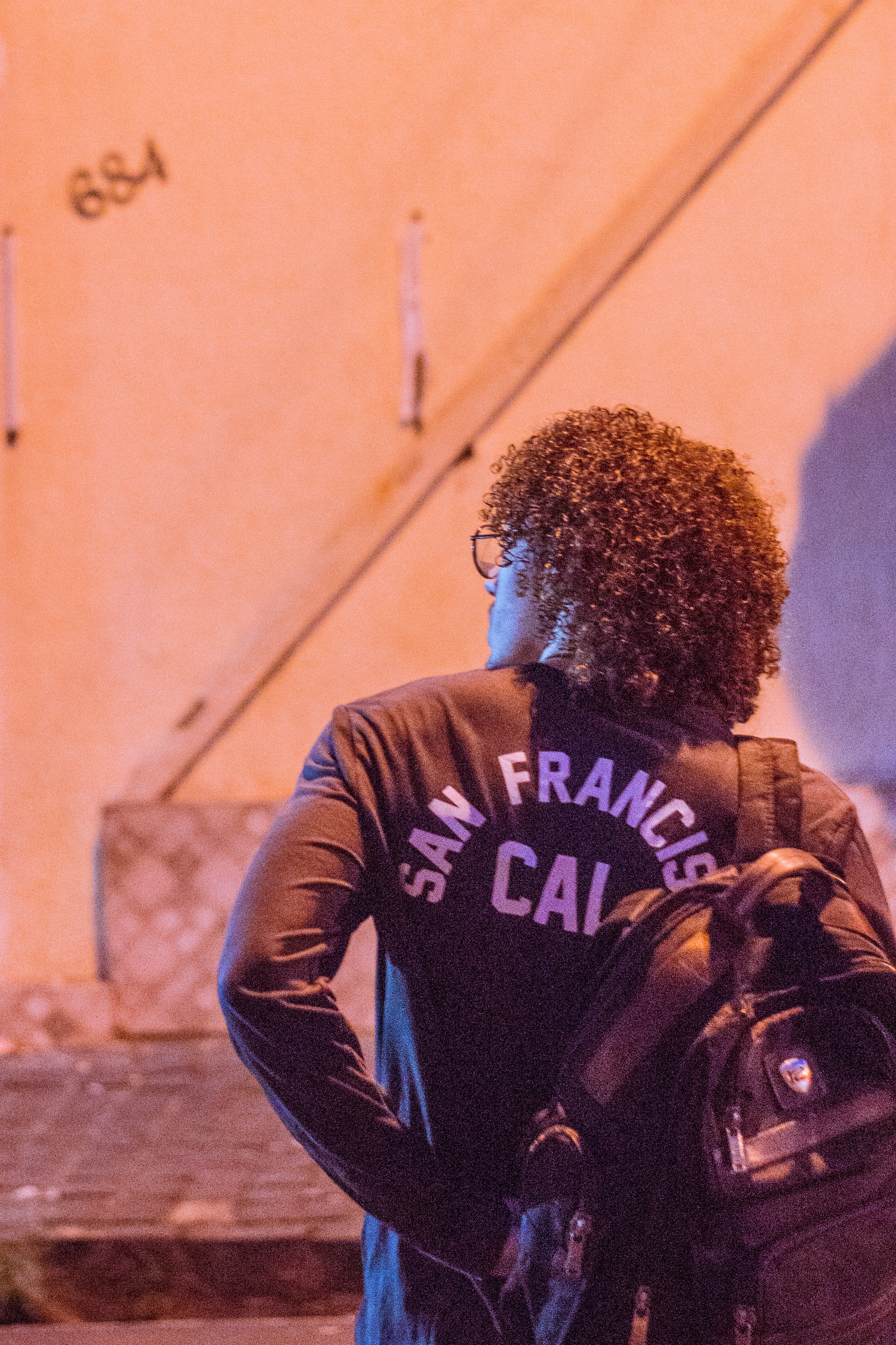 man in black and white long sleeve shirt
