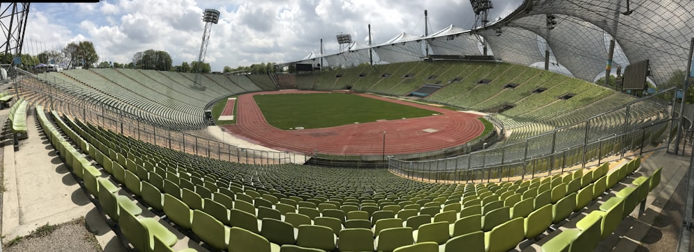 campo da calcetto verde e rosso