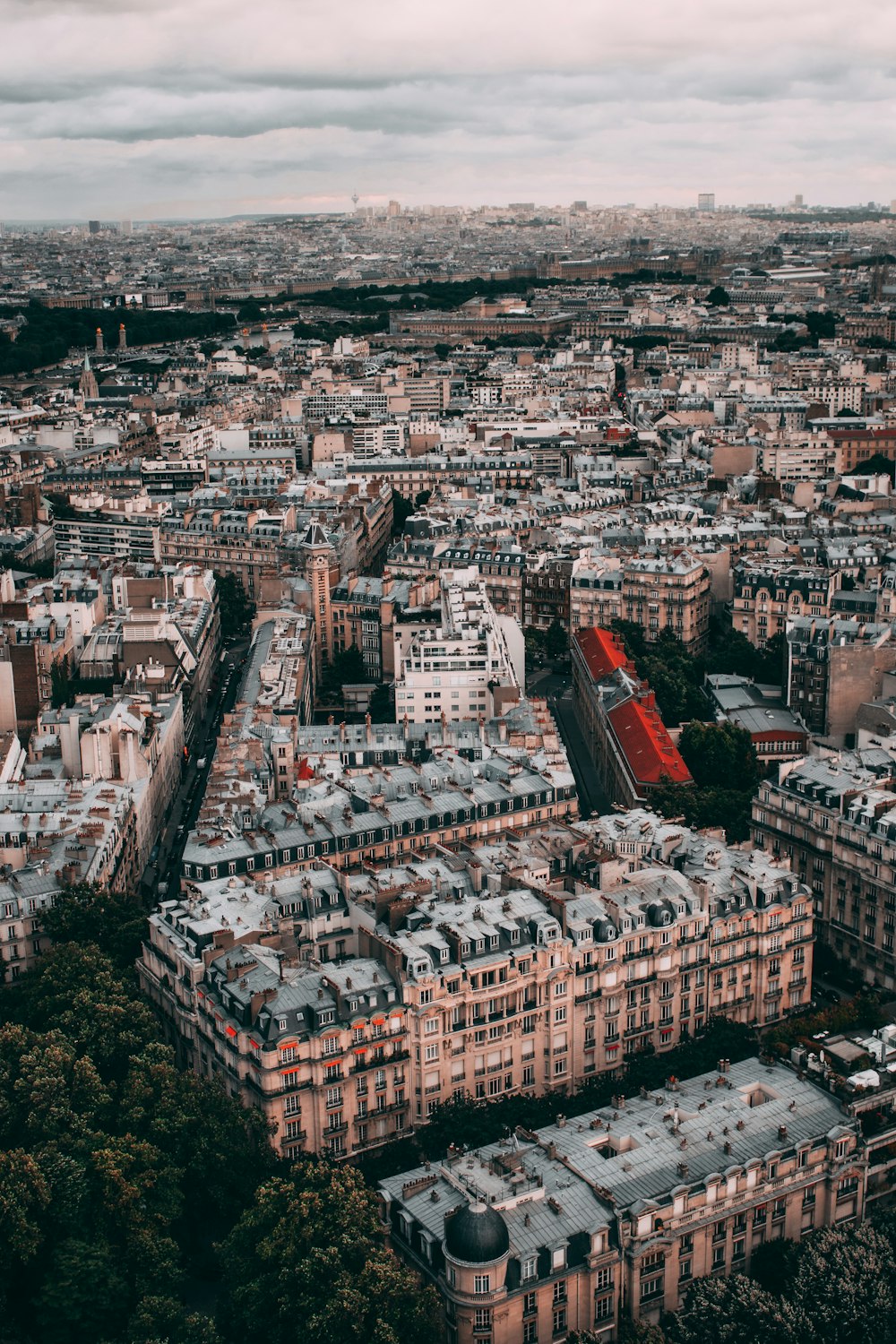 Veduta aerea degli edifici della città durante il giorno