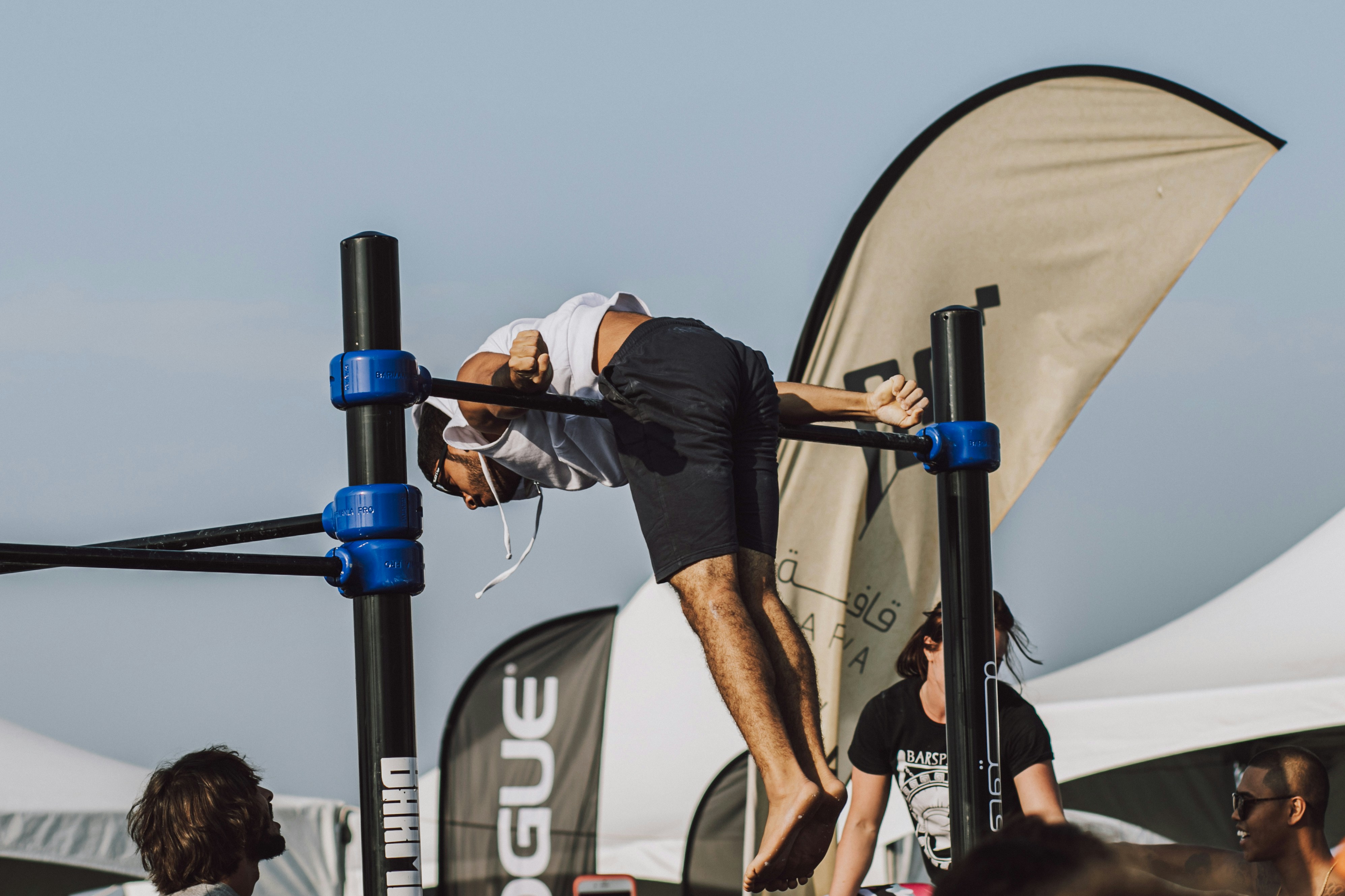 man in black t-shirt and black shorts doing exercise