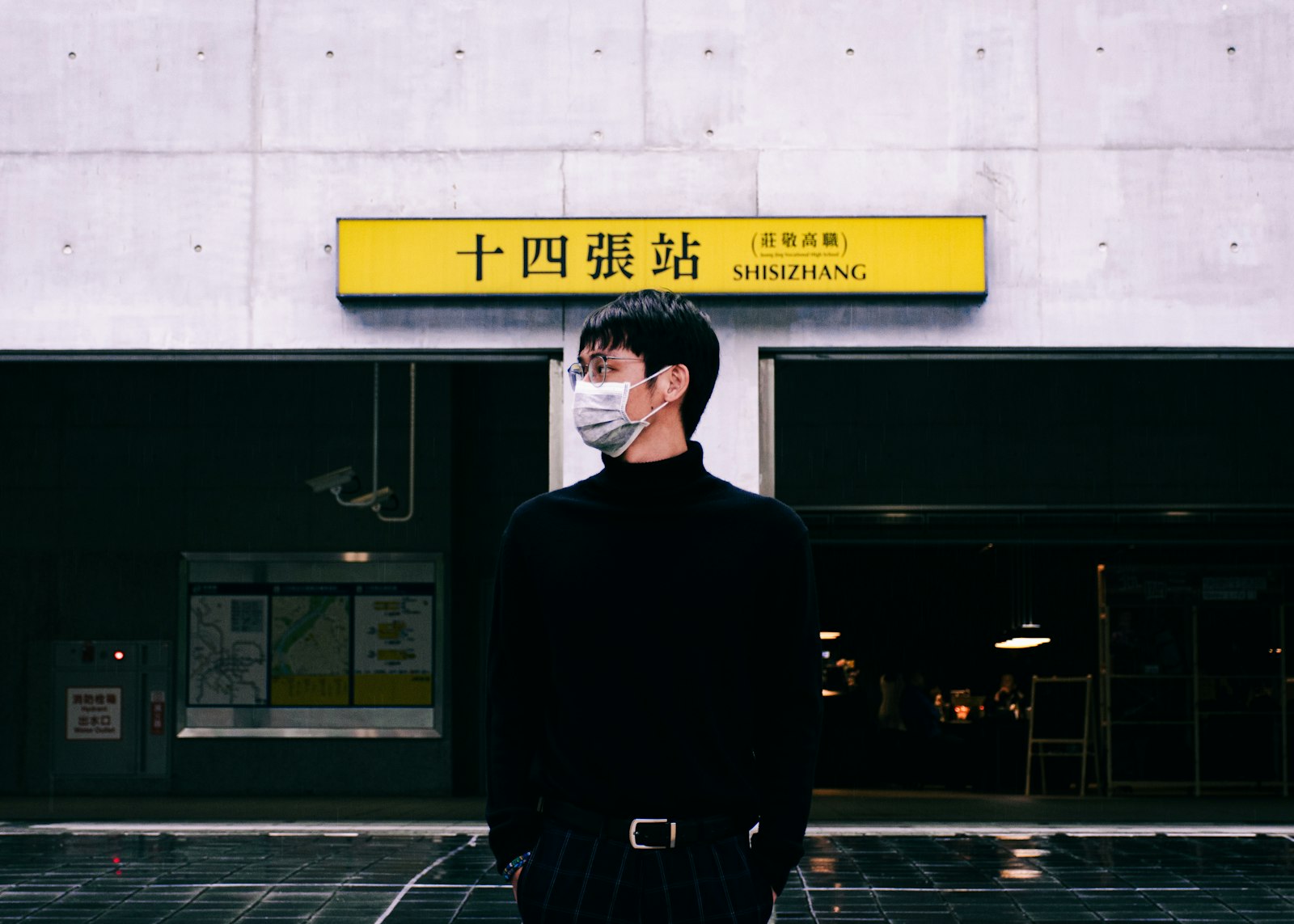 Nikon D7500 + Nikon AF-S DX Nikkor 18-140mm F3.5-5.6G ED VR sample photo. Man in black sweater photography