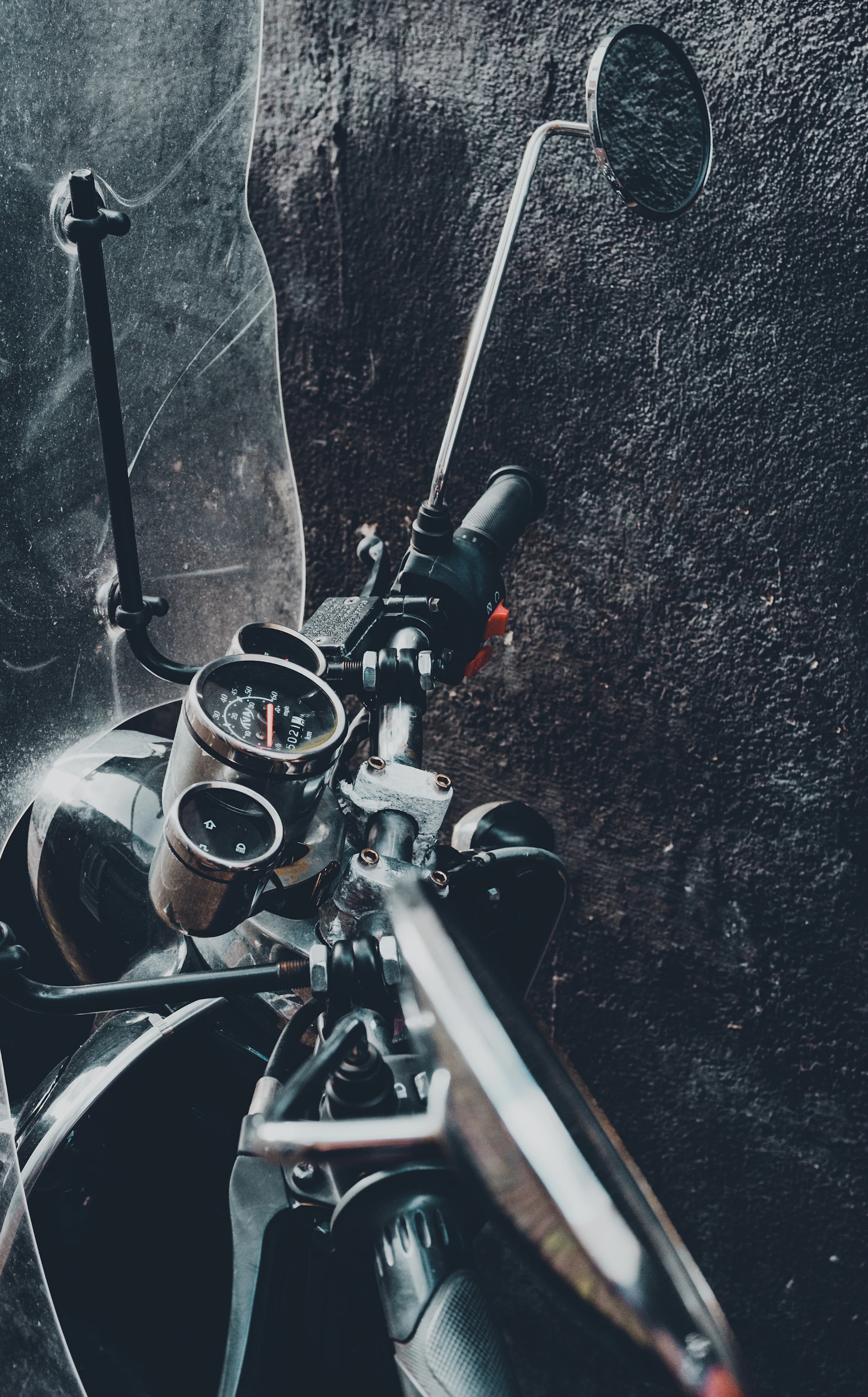 gray computer monitor