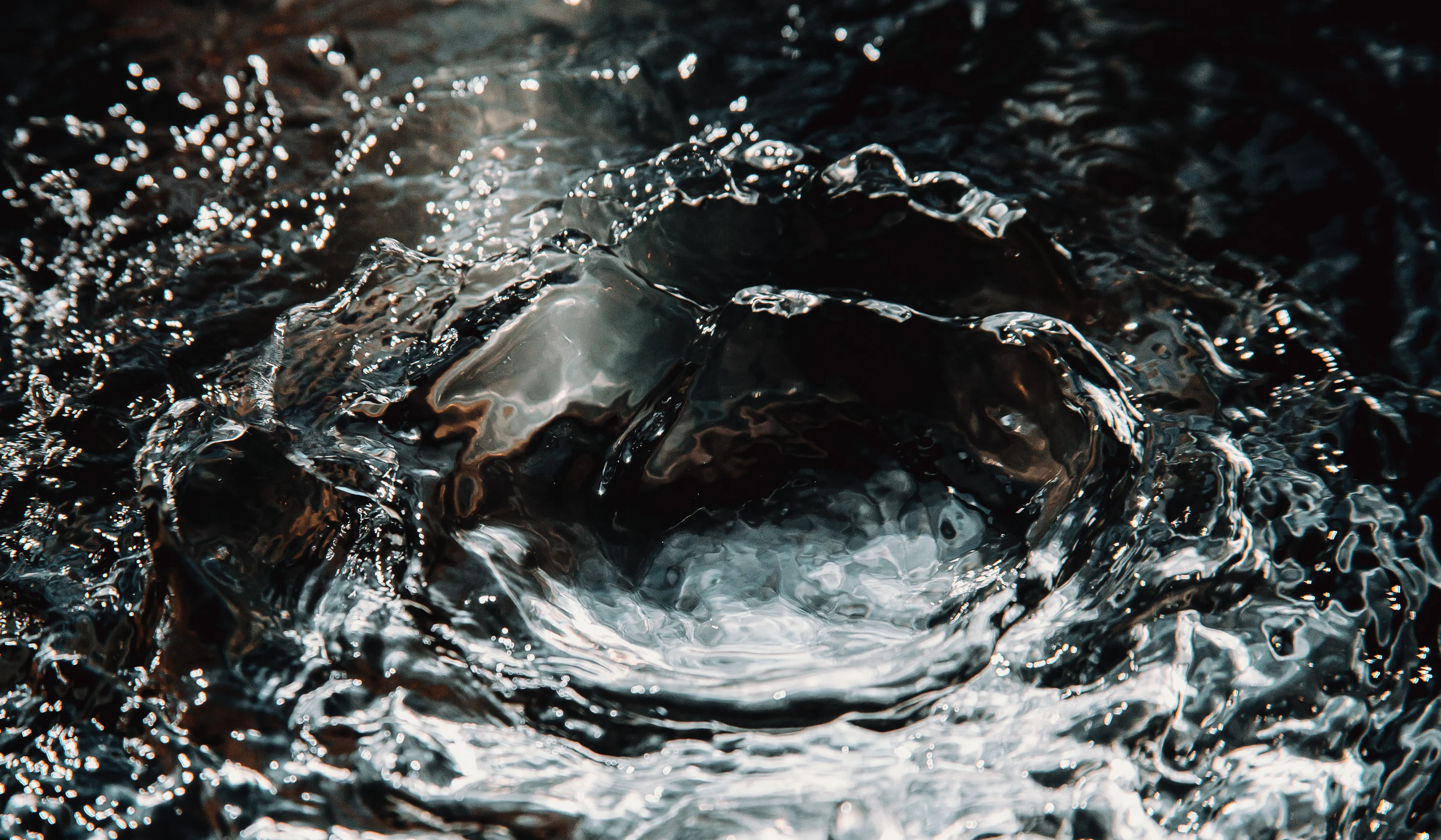 water splash in close up photography