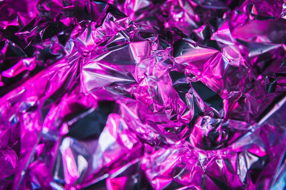 confezione di plastica viola e rosa