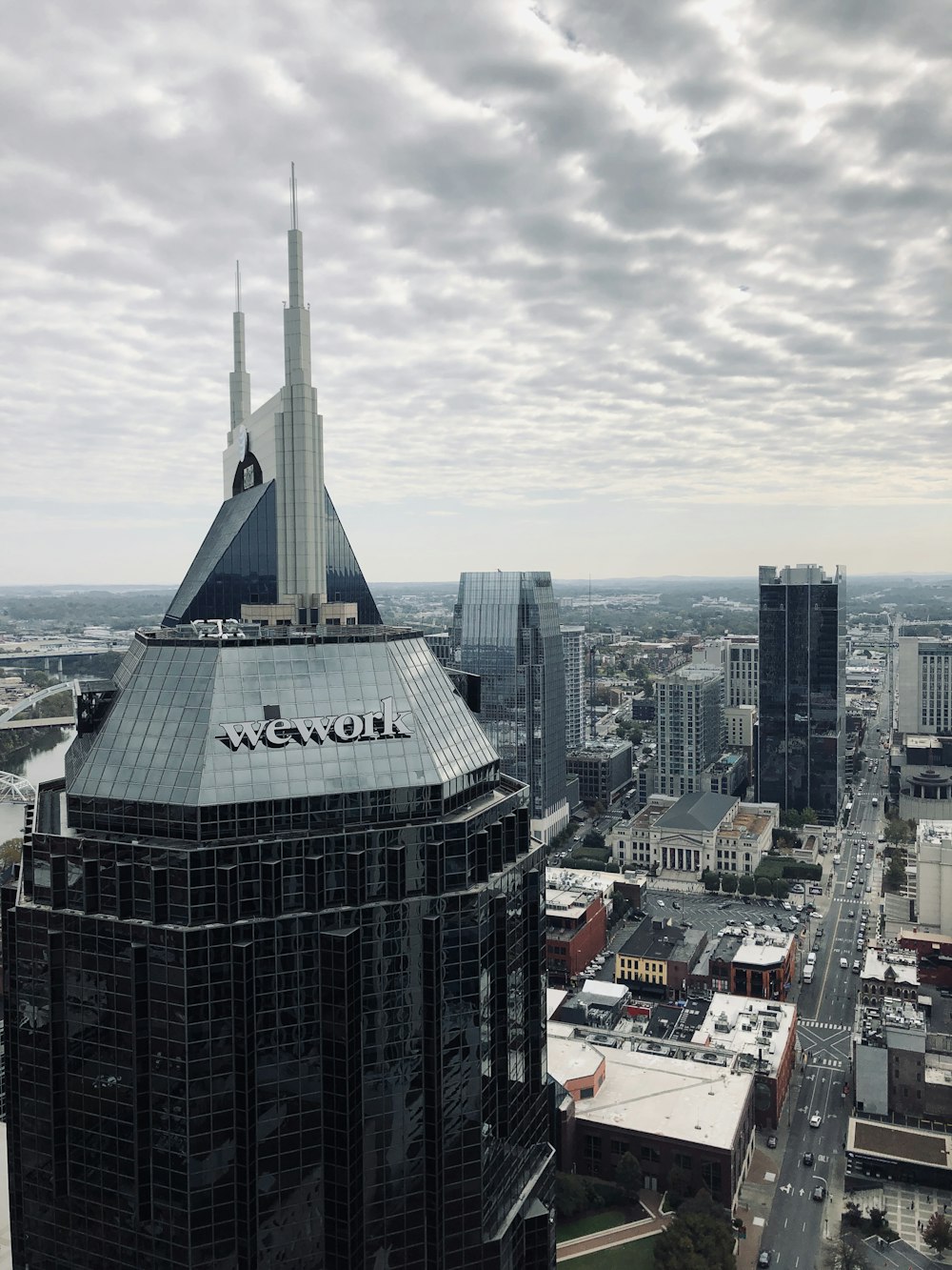 Vista aérea de los edificios de la ciudad durante el día