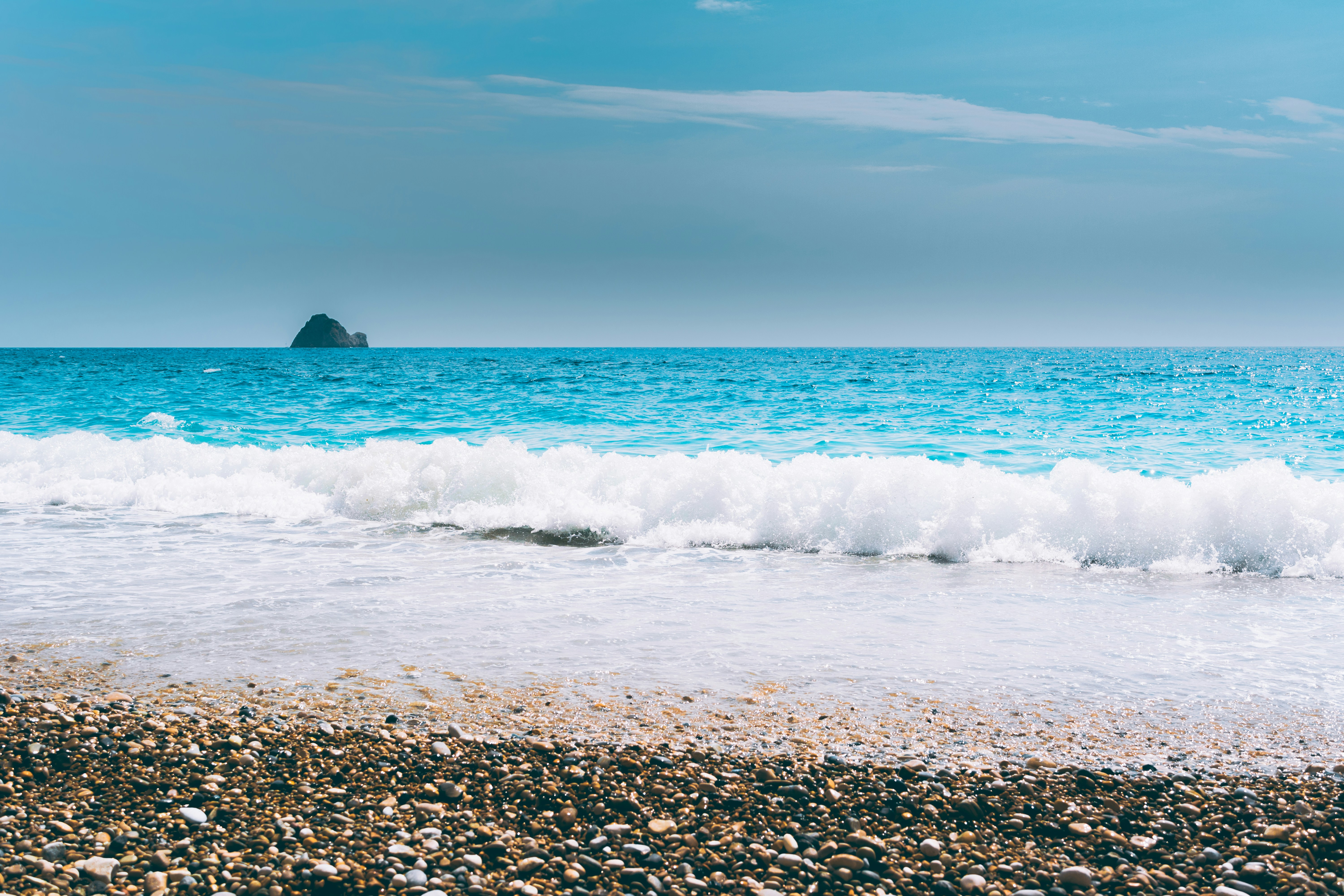 ocean waves crashing on shore during daytime, Summer
