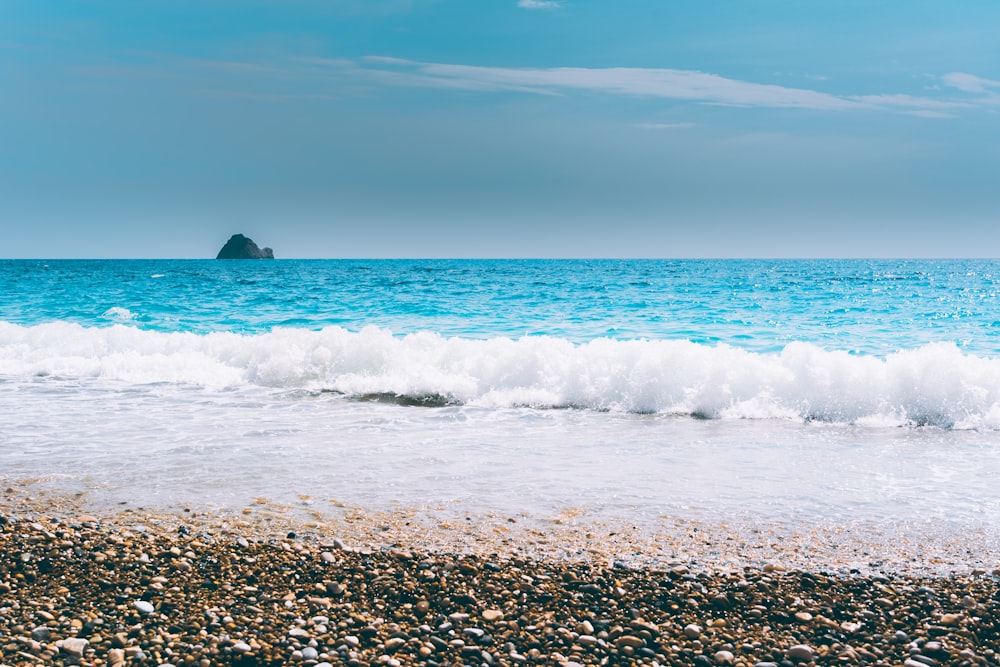 ocean waves crashing on shore during daytime