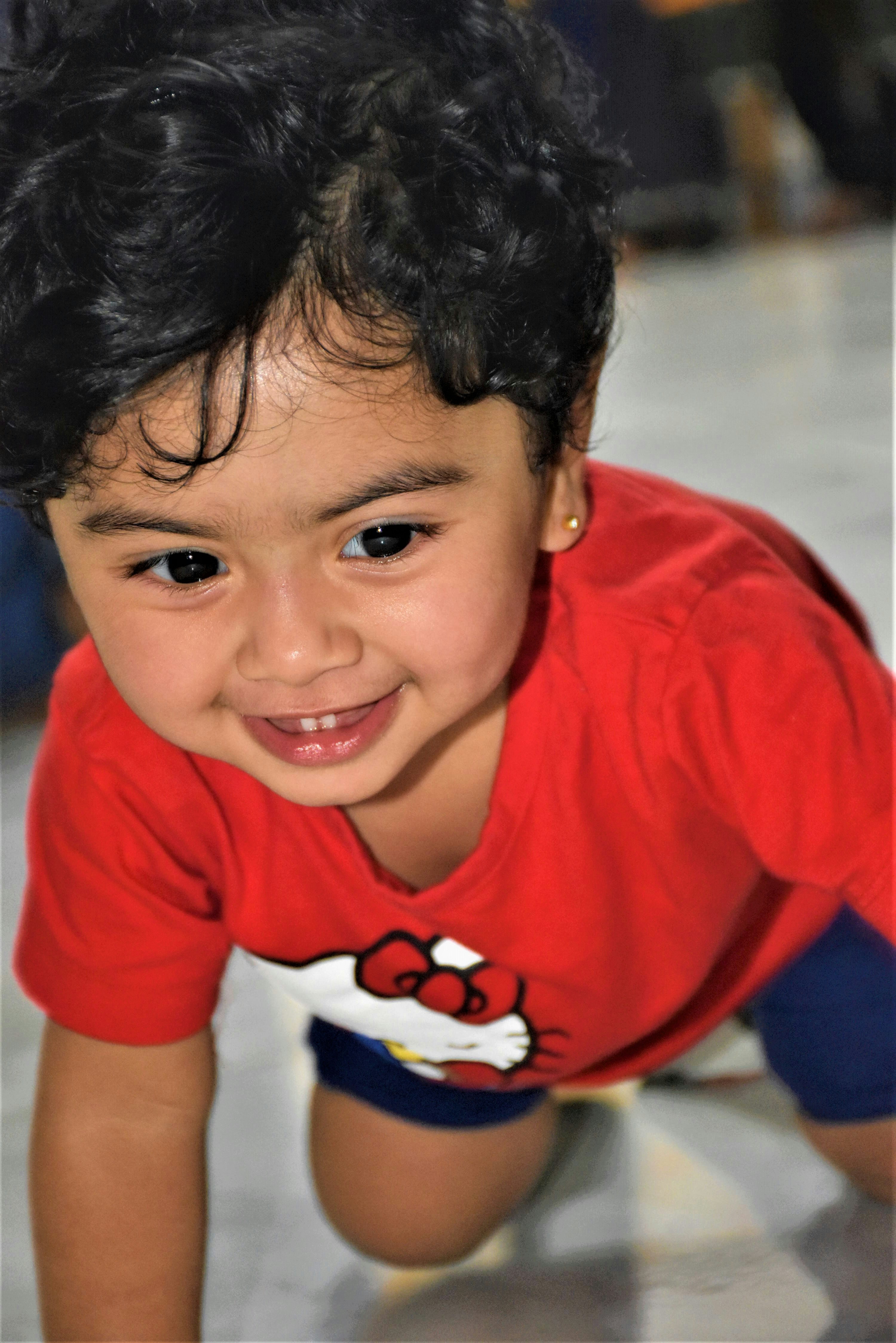 Boy In Red Crew Neck T Shirt Photo Free Dubai United Arab Emirates Image On Unsplash