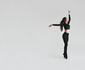 Photo 1586211070543 61ae1ad4a665?q=85&w=340&h=340&fit=crop