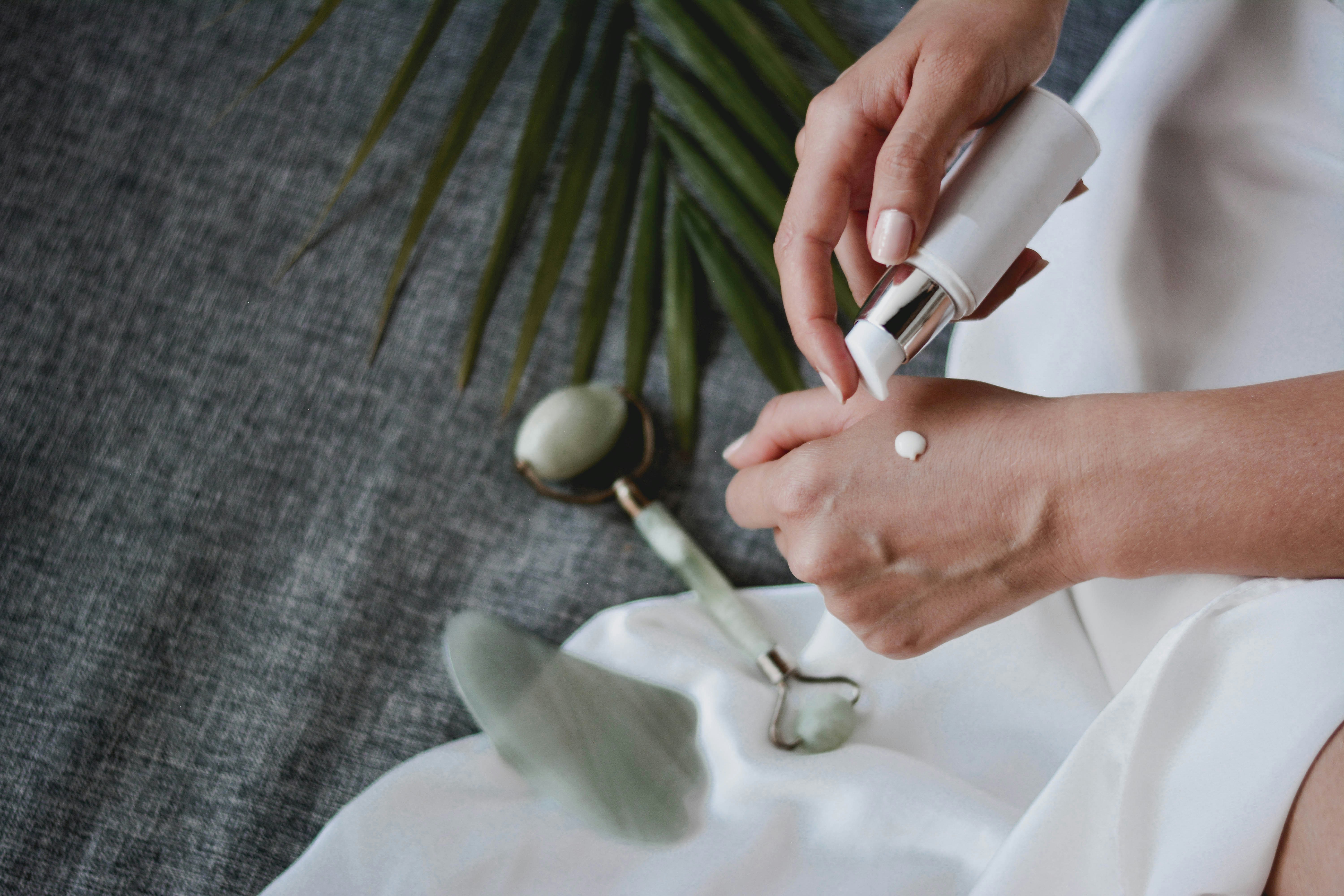 Understanding the Difference Between Serum and Ampoule