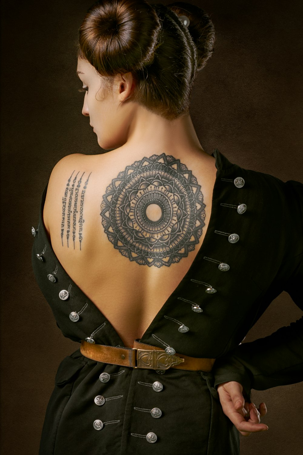 Person doing tattoo photo – Free Tattoo Image on Unsplash