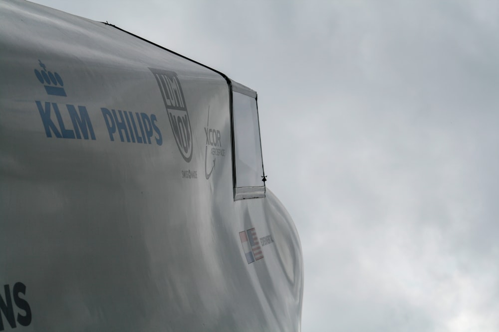 a close up of the klm phillips logo on a boat