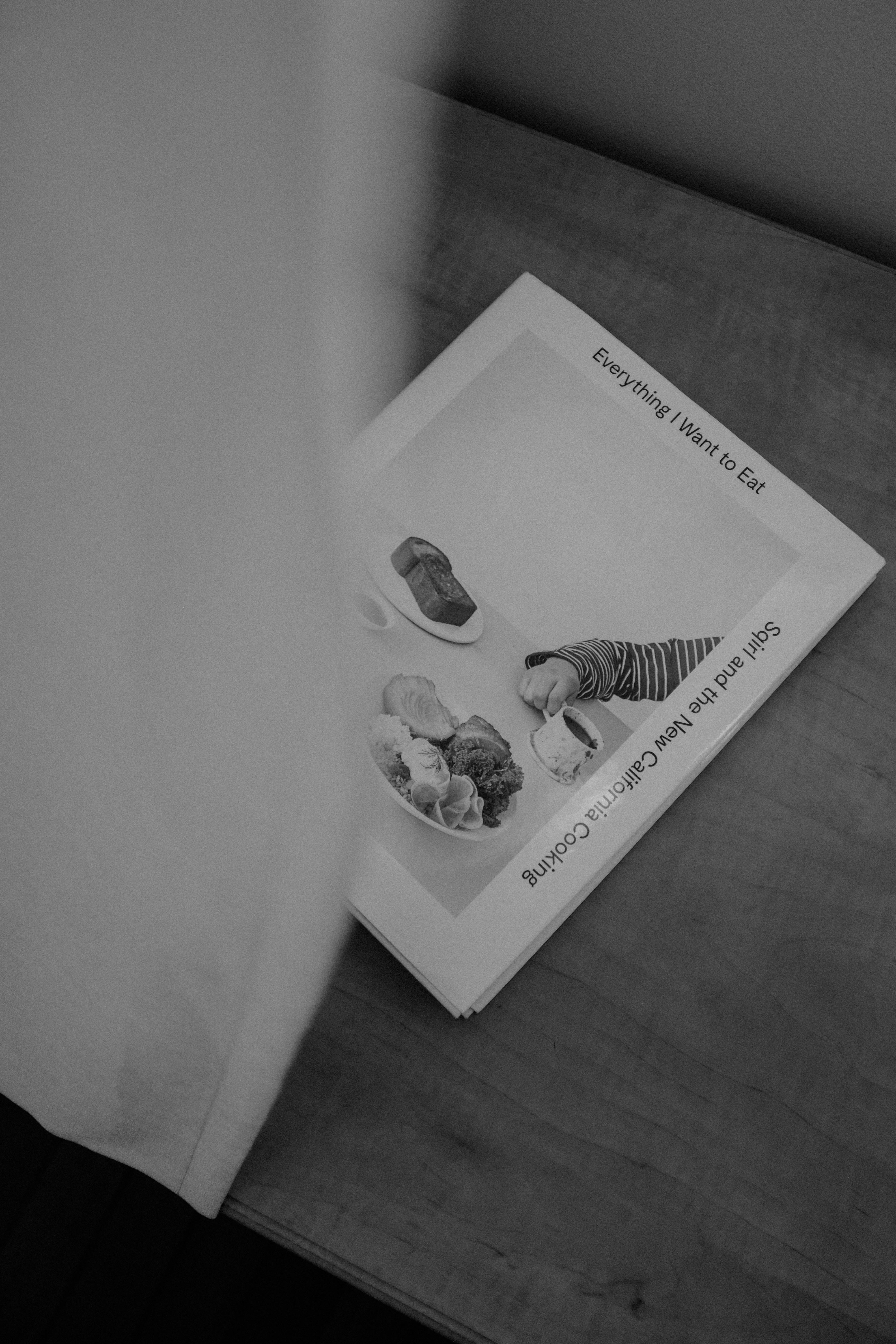 gray computer monitor