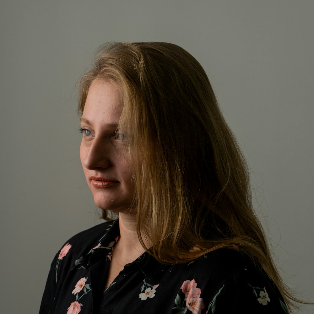 woman in black and white floral shirt