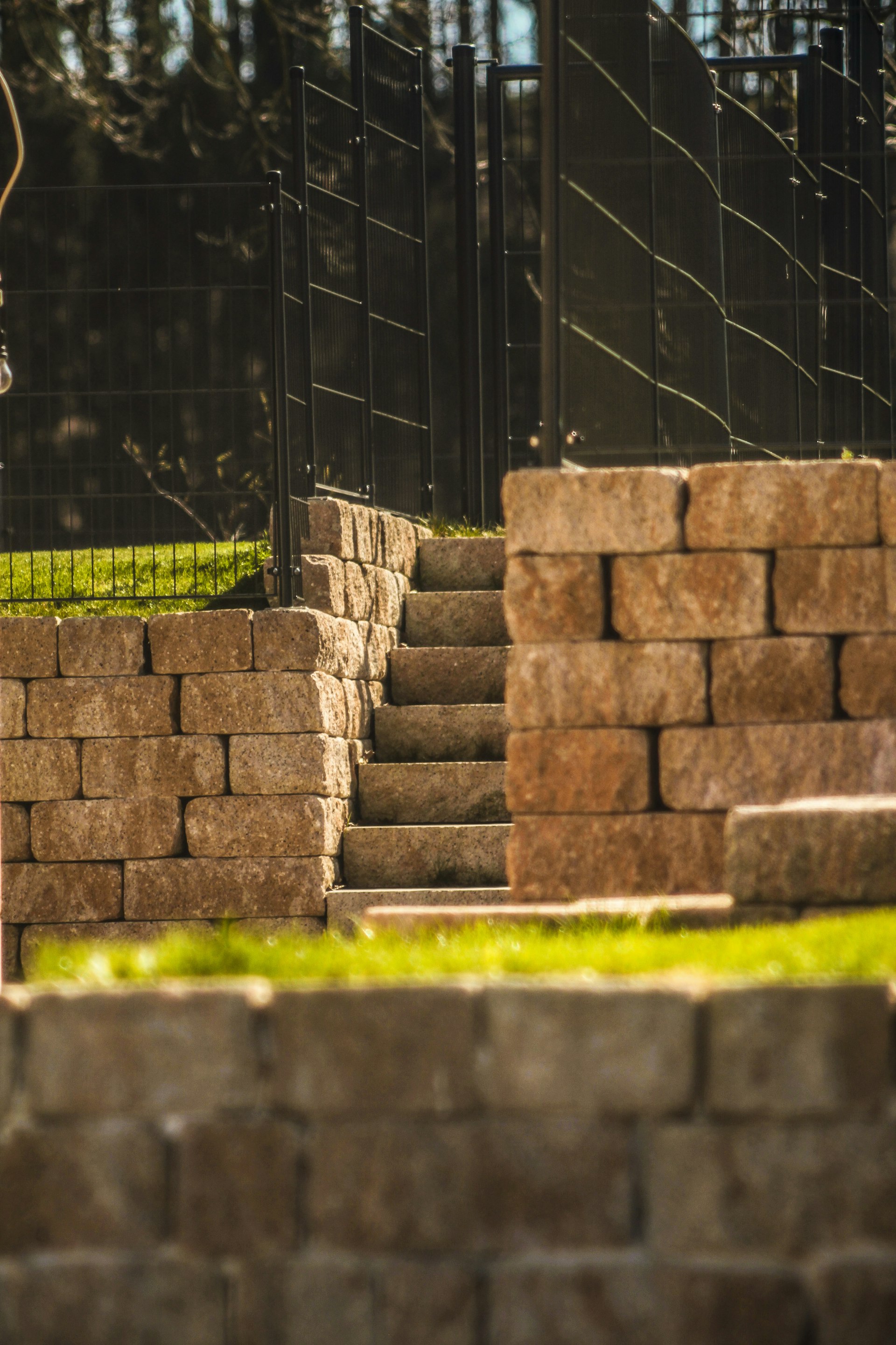 Stone retaining wall