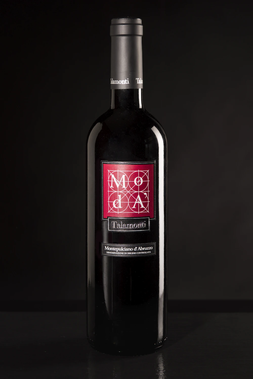 Pahar de vin alb mineral și proaspăt