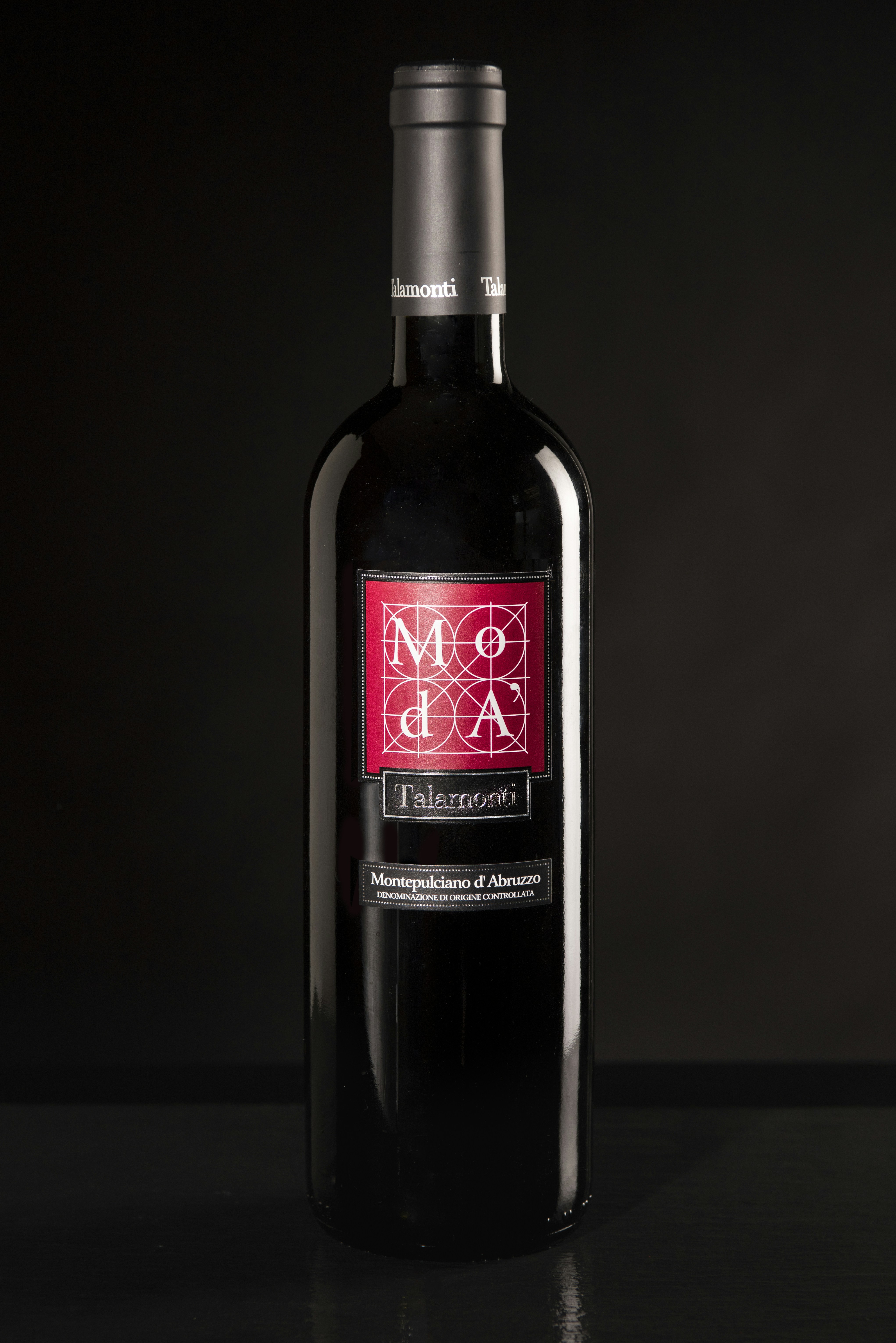 photo-1586370434639-0fe43b2d32e6?ixid=M3wxMjA3fDB8MXxzZWFyY2h8MTR8fHdpbmUlMjBib3R0bGV8ZW58MHx8fHwxNzY1NTIzODQyfDA\u0026ixlib=rb-4.1.0