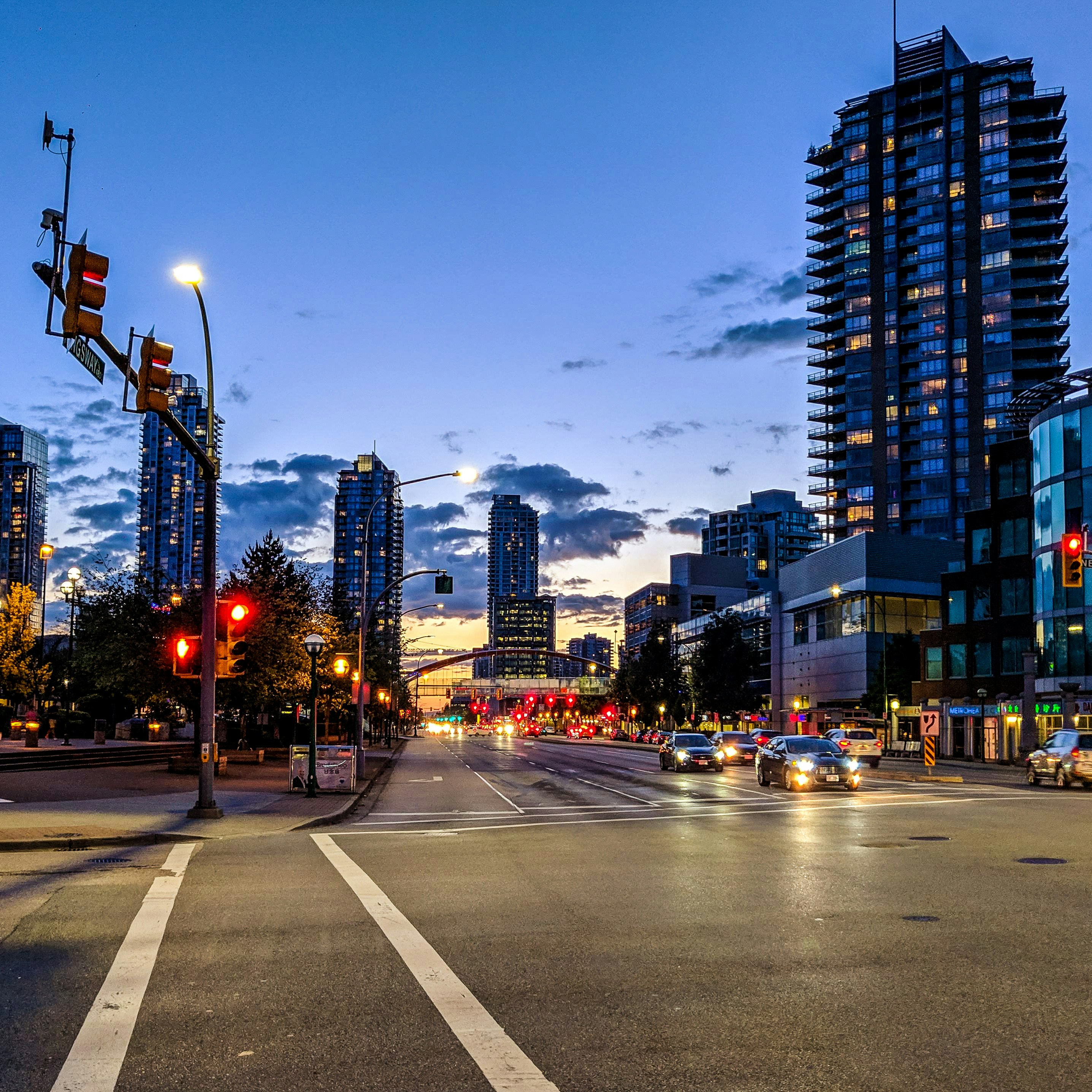 独立屋涨公寓跌，加拿大房价还会跌吗？