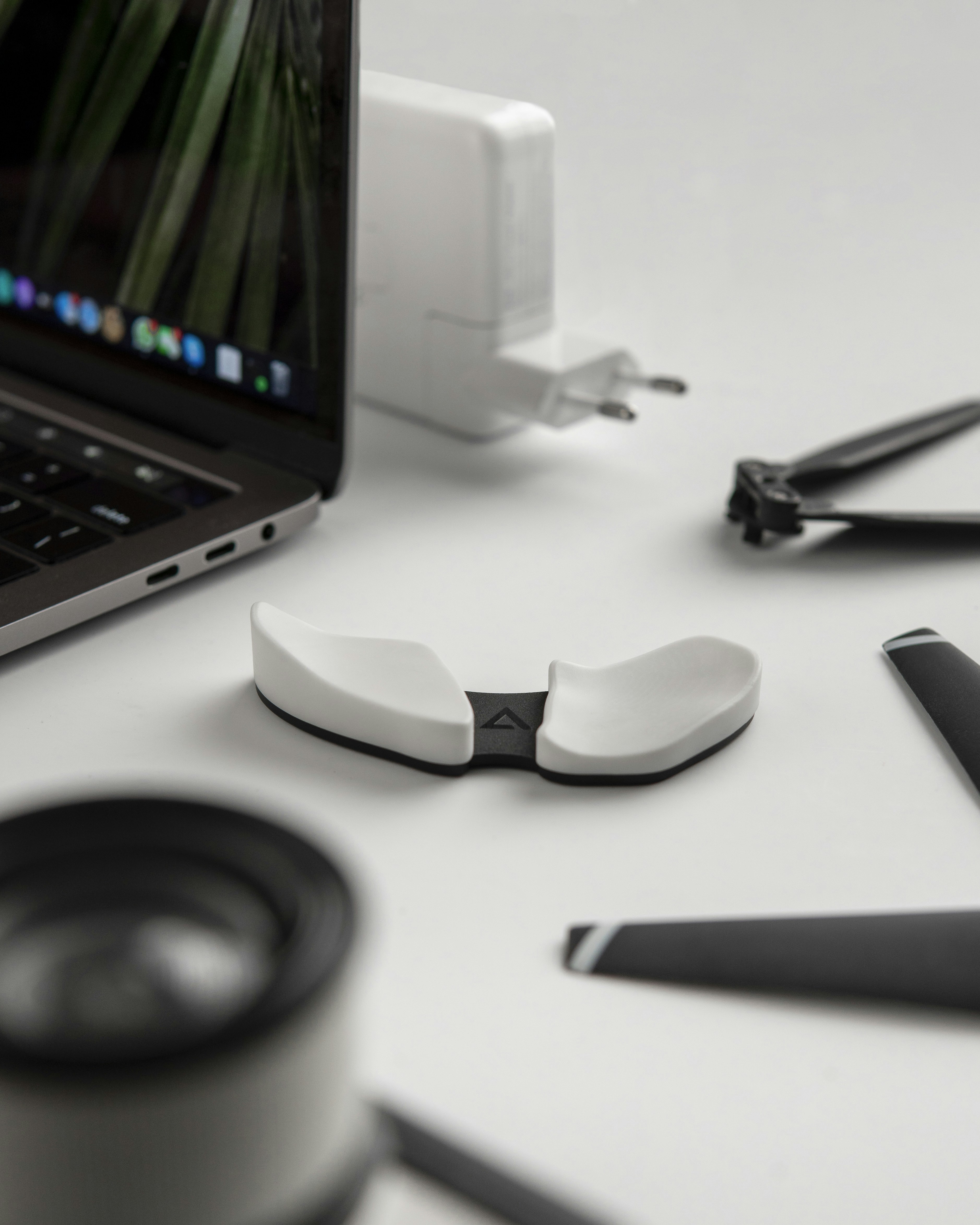 Product photo of ergonomic wrist rest. Designed with physicians. Website: www.deltahub.io
