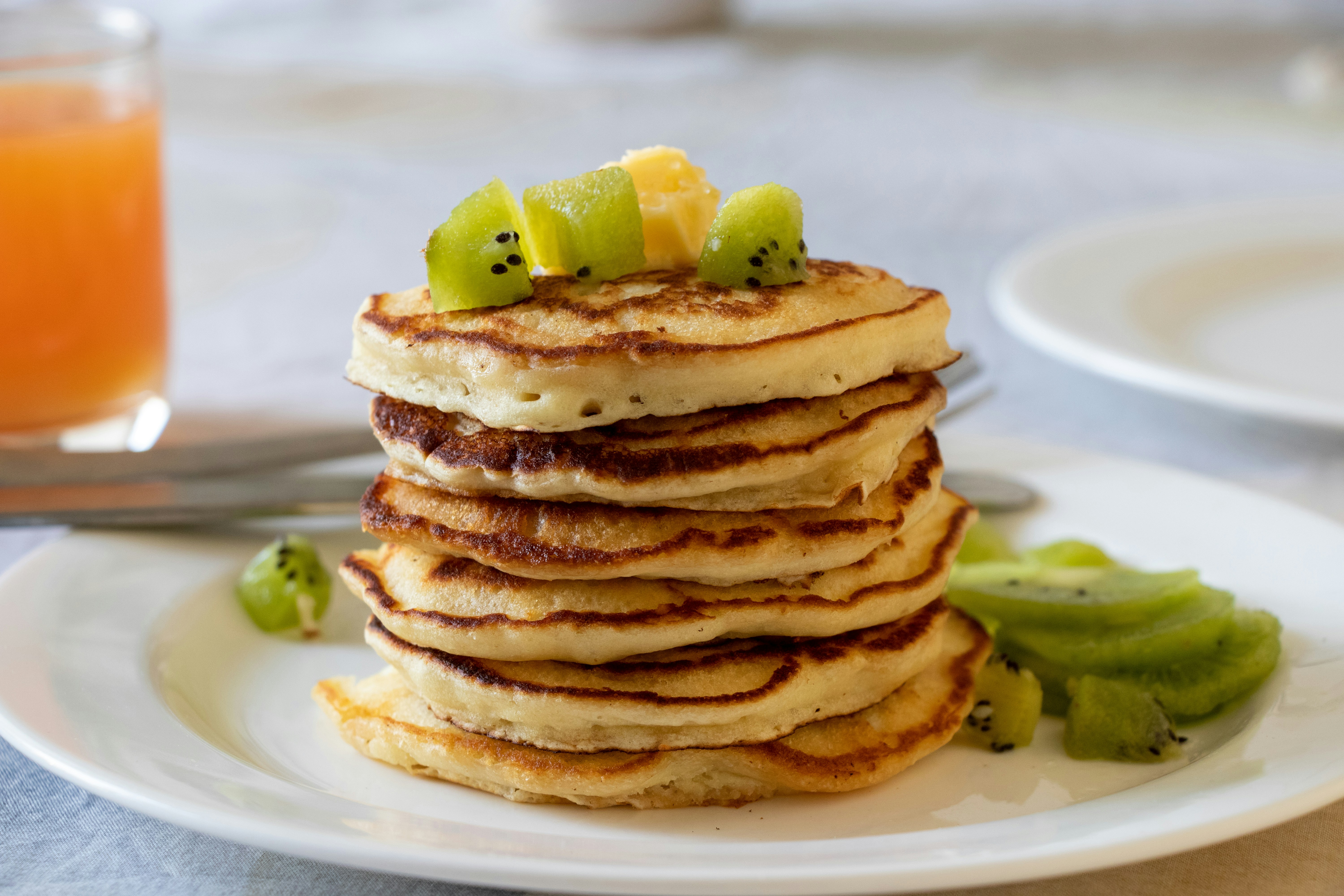 Pancakes with kiwi fruit