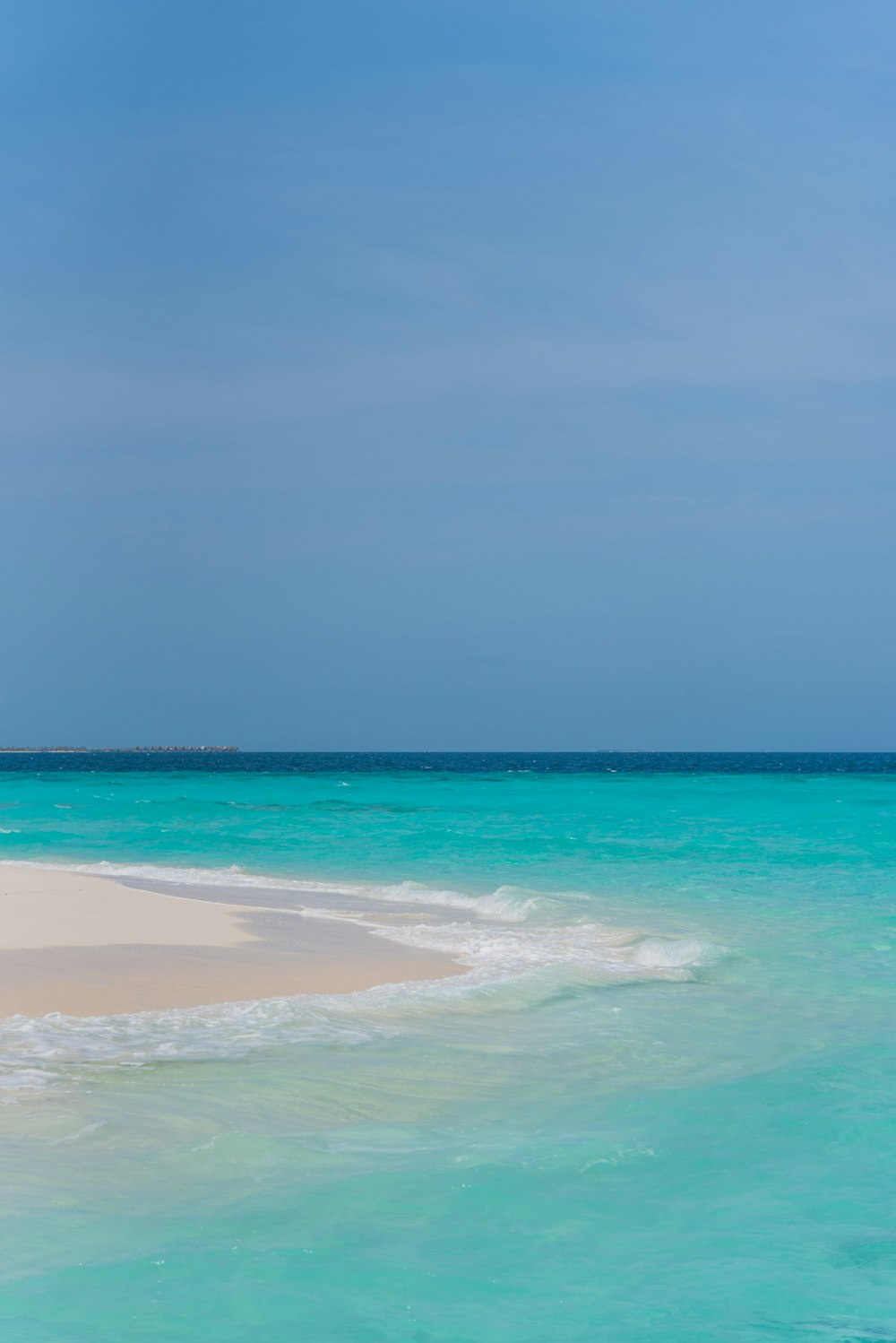 blaues Meer unter blauem Himmel tagsüber