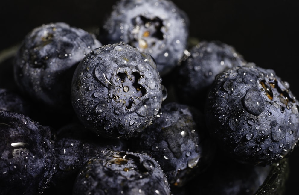 black berries in close up photography