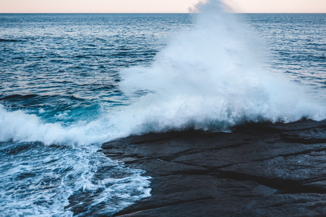 ocean waves crashing on shore during daytime