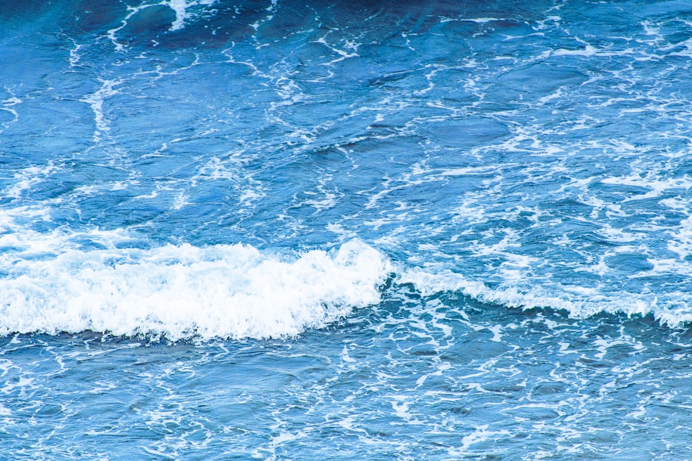 ocean waves crashing on shore during daytime