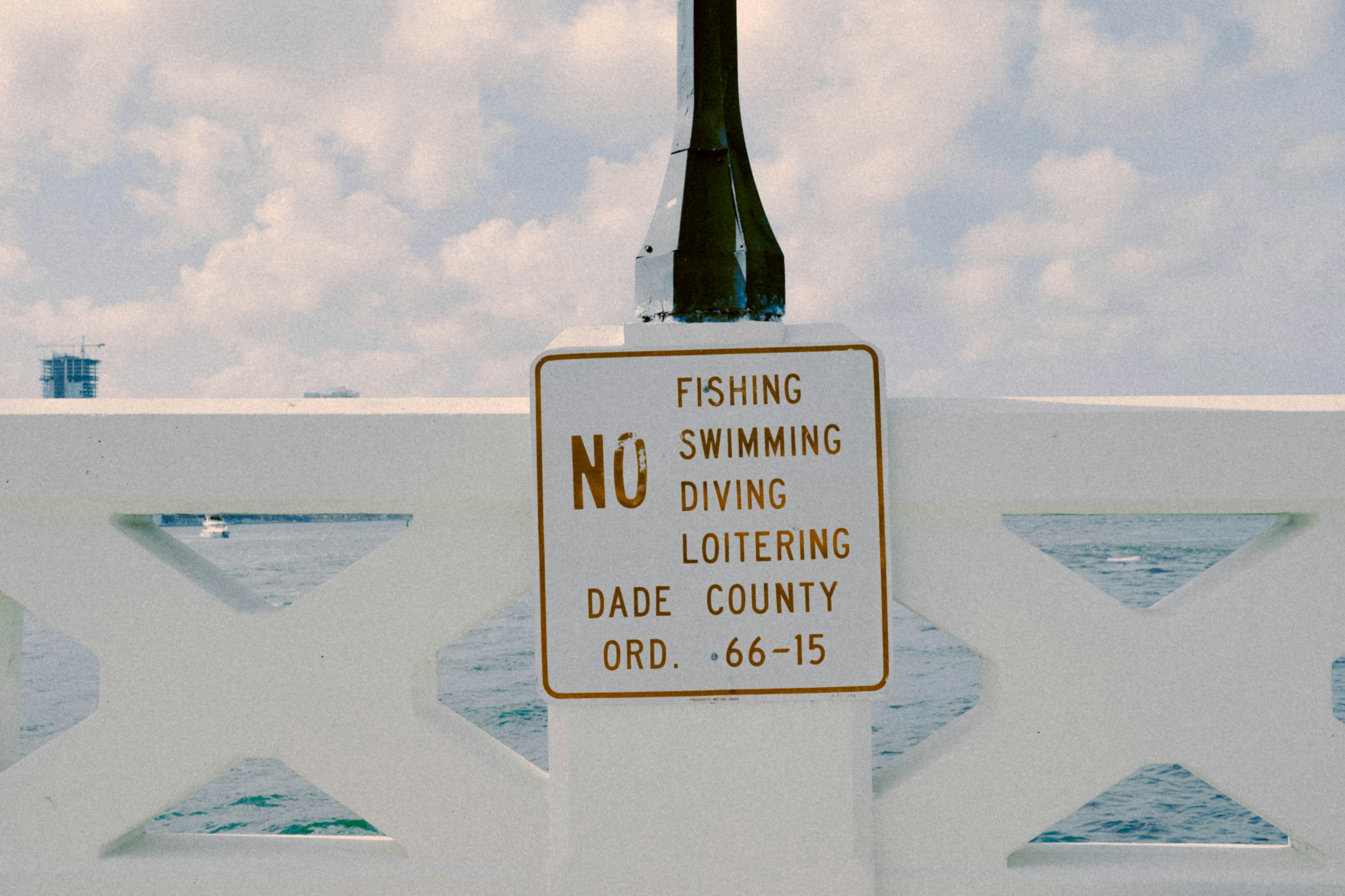 white and black no smoking sign (Photo by Brian Lundquist on Unsplash)