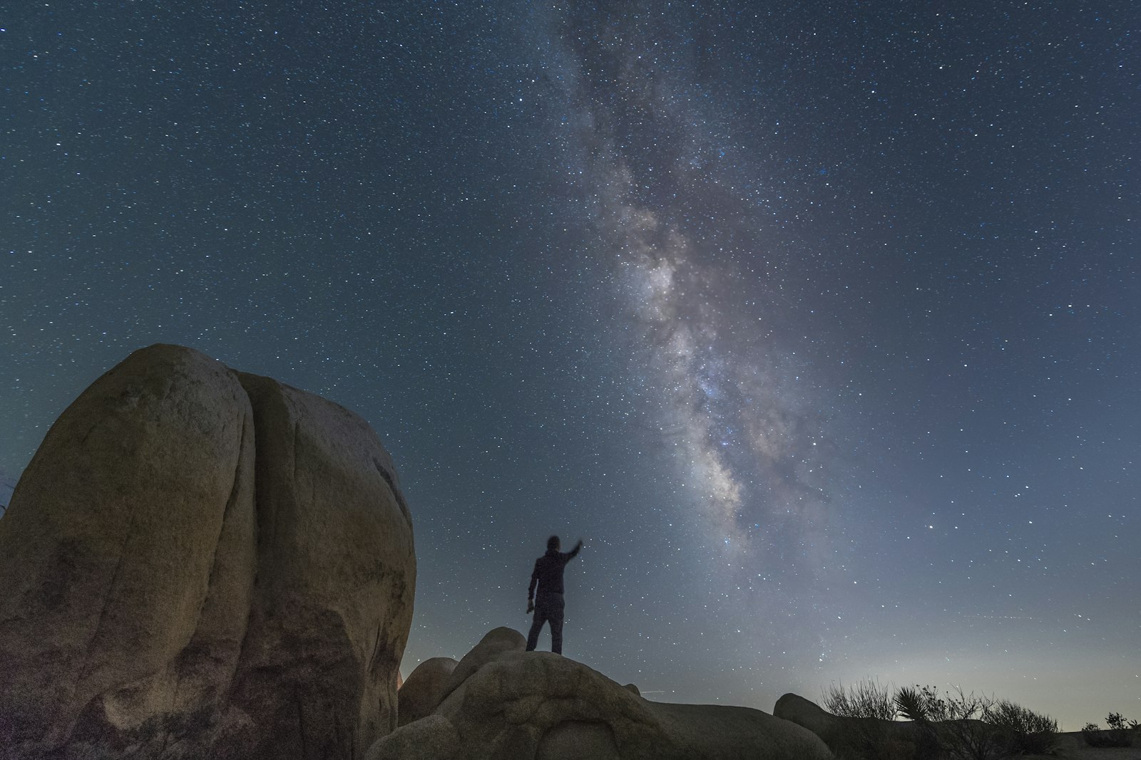 Nikon D5 + Nikon AF-S Nikkor 14-24mm F2.8G ED sample photo. Man standing on rock photography