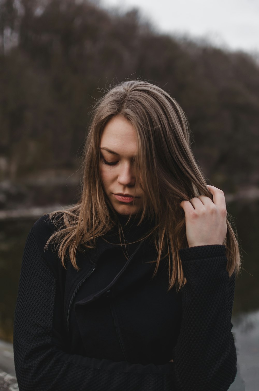 woman in black long sleeve shirt