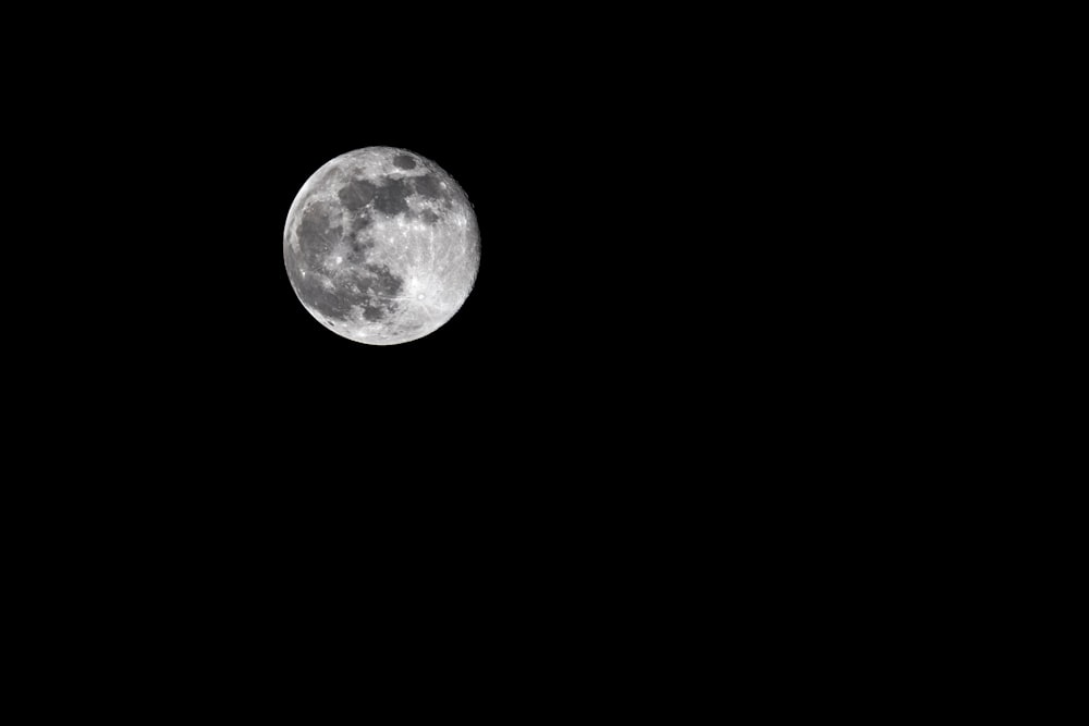 luna piena nel cielo