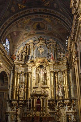 Close-up of the intricate altar decorations inside the Basilica di Sant'Anastasia