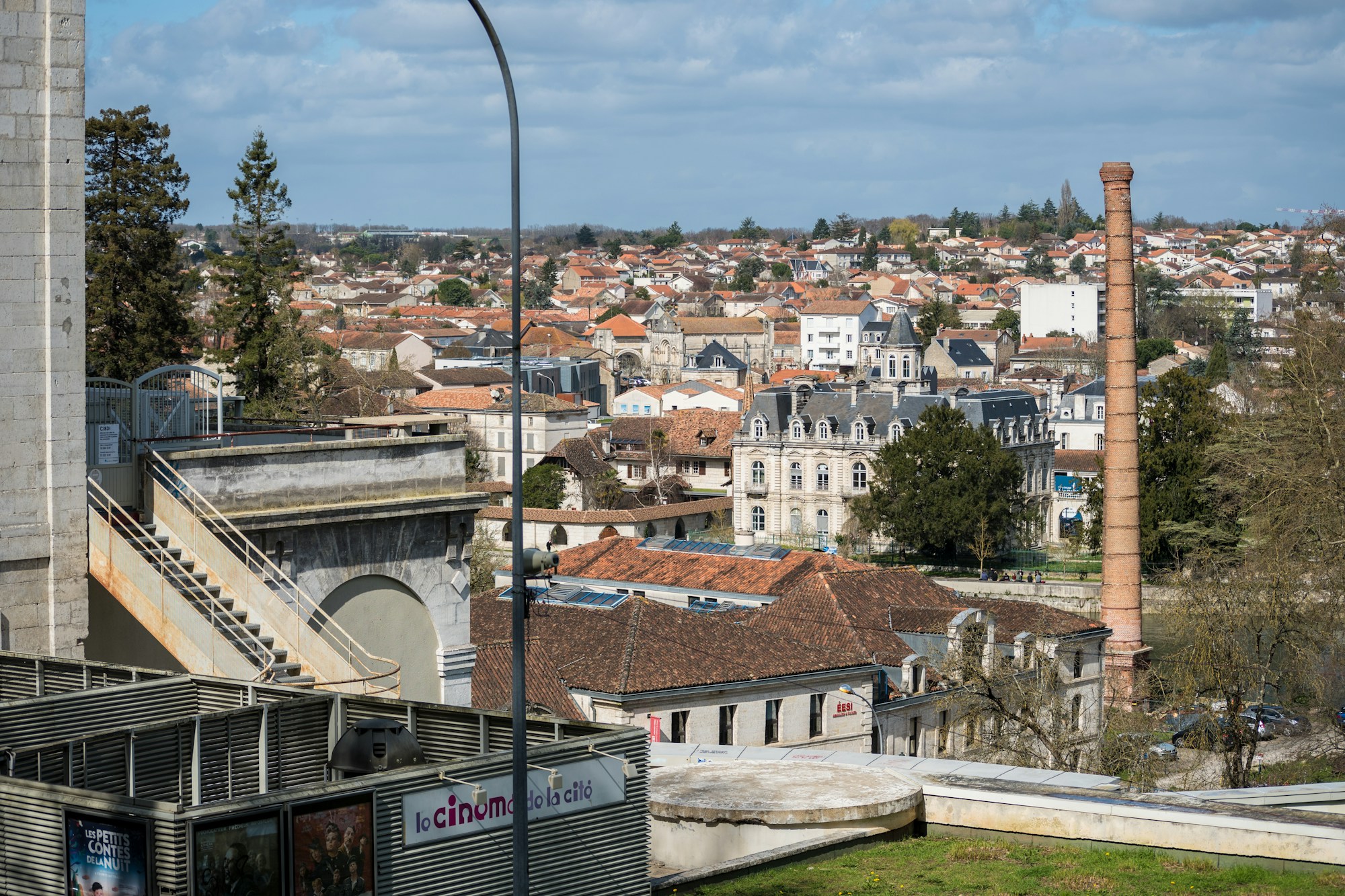 Best Time to Visit Angoulême: Ideal Weather Seasons and Months