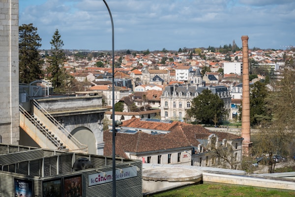 Best Time to Visit Angoulême: Ideal Weather Seasons and Months