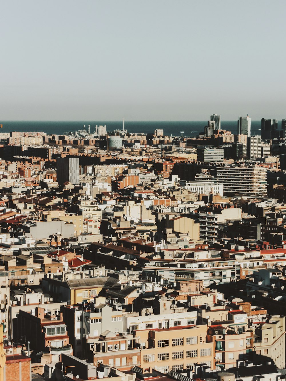 Vista aérea de los edificios de la ciudad durante el día