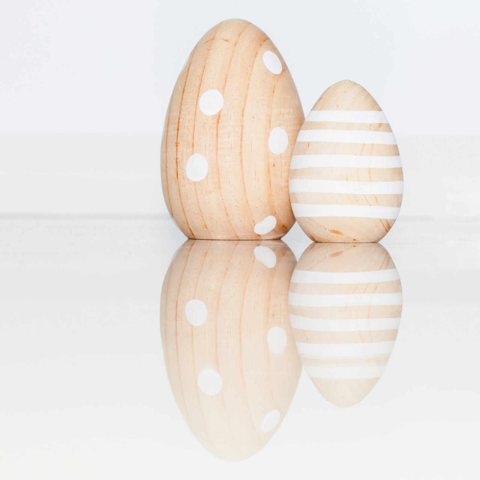 Canon EOS 5D Mark II + Canon EF 100mm F2.8L Macro IS USM sample photo. Brown wooden egg shaped photography