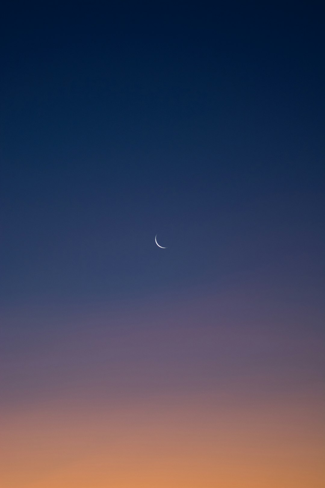 blue sky with white clouds during night time