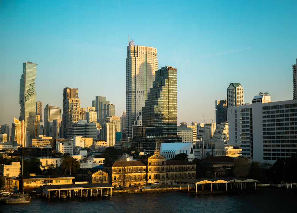 Skyline der Stadt tagsüber