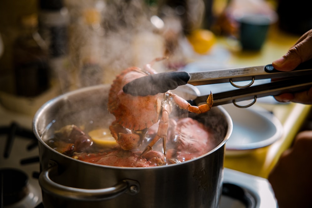 Plat de viande sur marmite en acier inoxydable