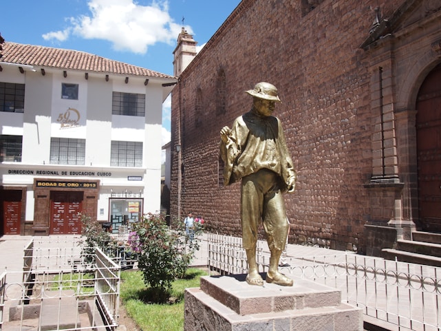 Portrait of Juan Carlos Galindo López standing in front of the Españita municipal building.