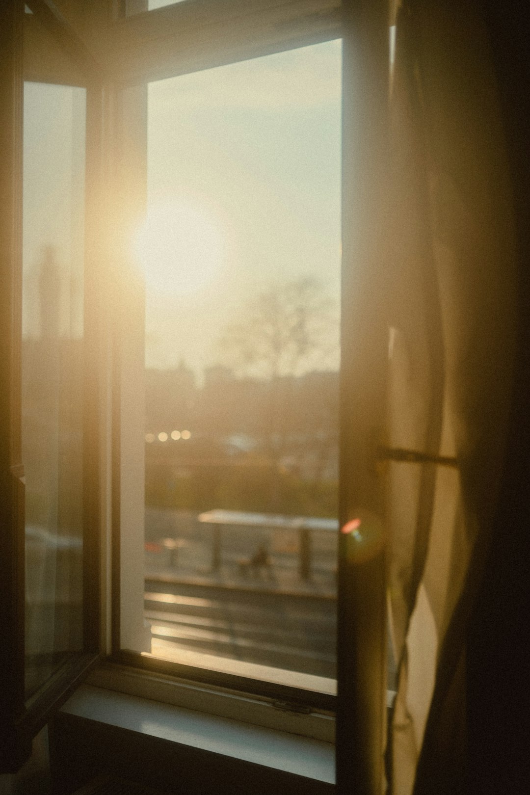 white window curtain during daytime